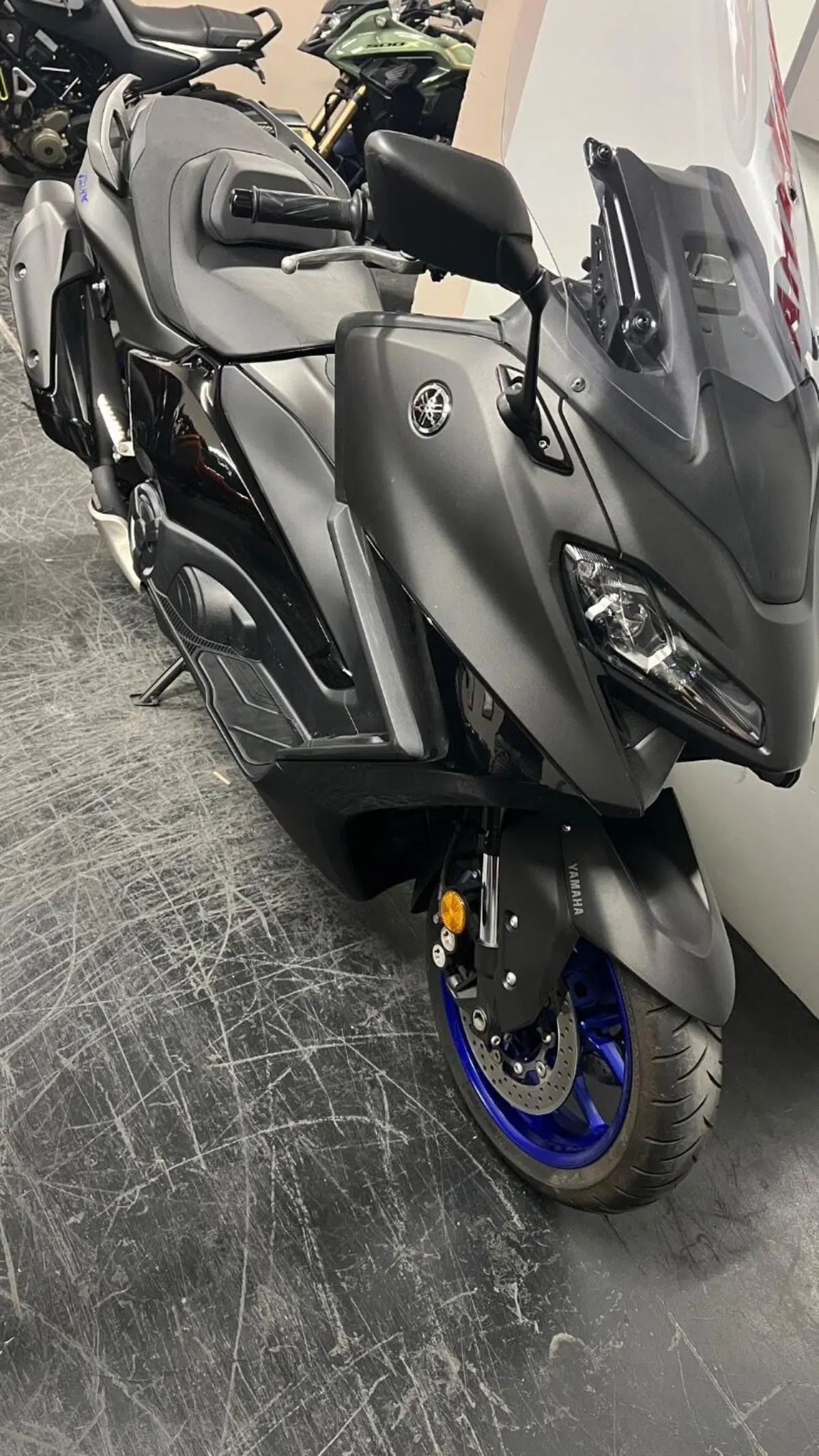 Yamaha T-Max 560 (2022 - 24) (10)