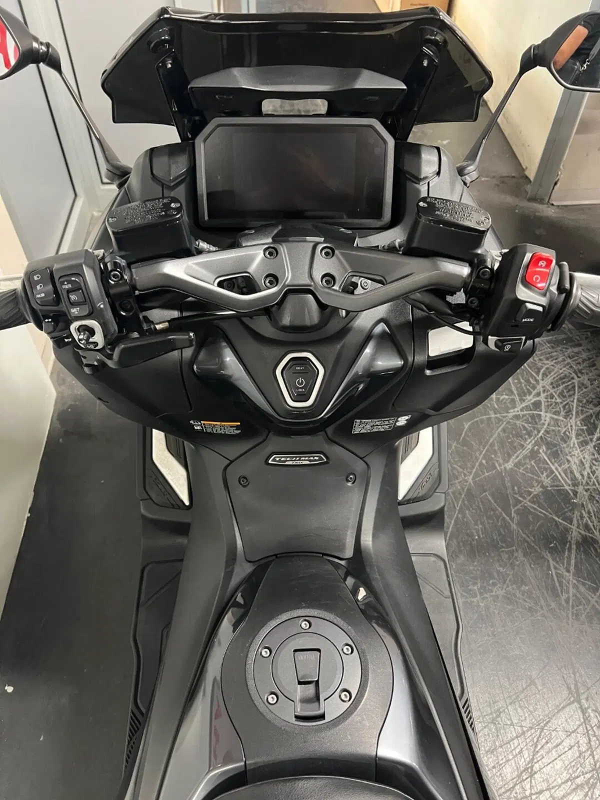 Yamaha T-Max 560 Tech Max (2022 - 24) (8)