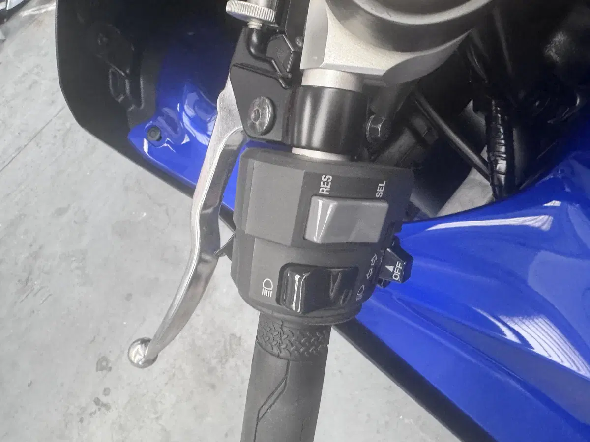 Yamaha YZF R7 (2021 - 25) (10)