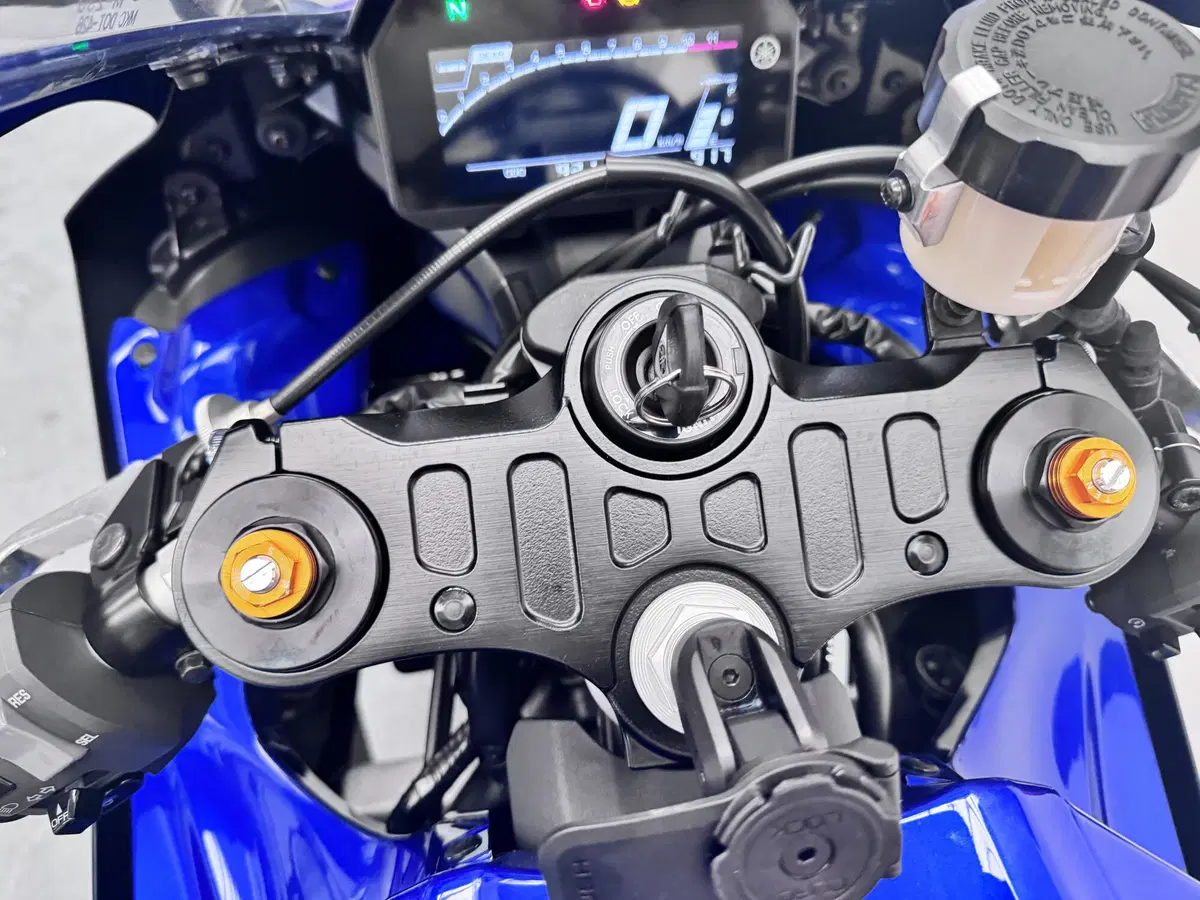 Yamaha YZF R7 (2021 - 25) (11)