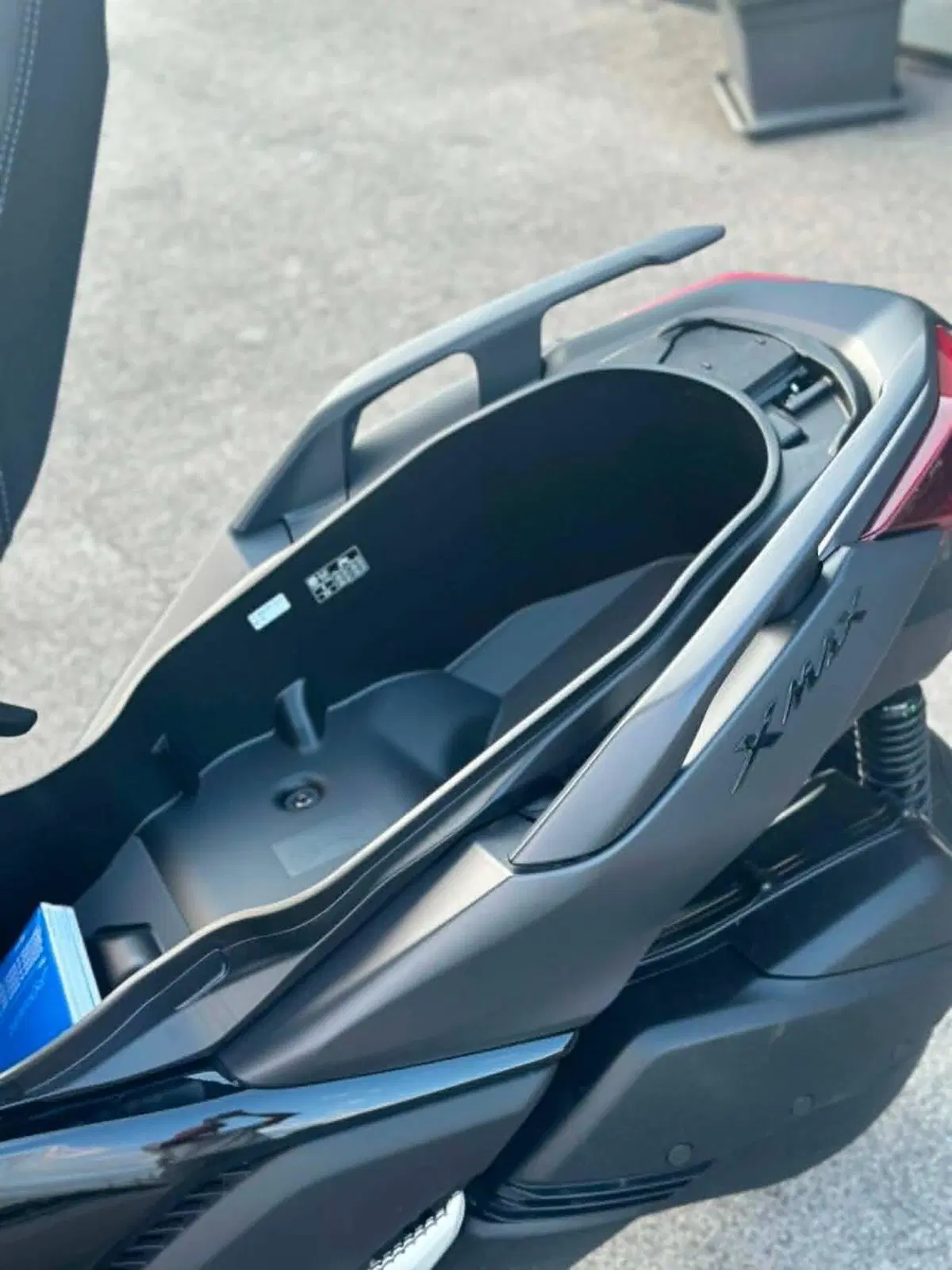 Yamaha X-Max 300 Tech Max (2025 - 26) (4)