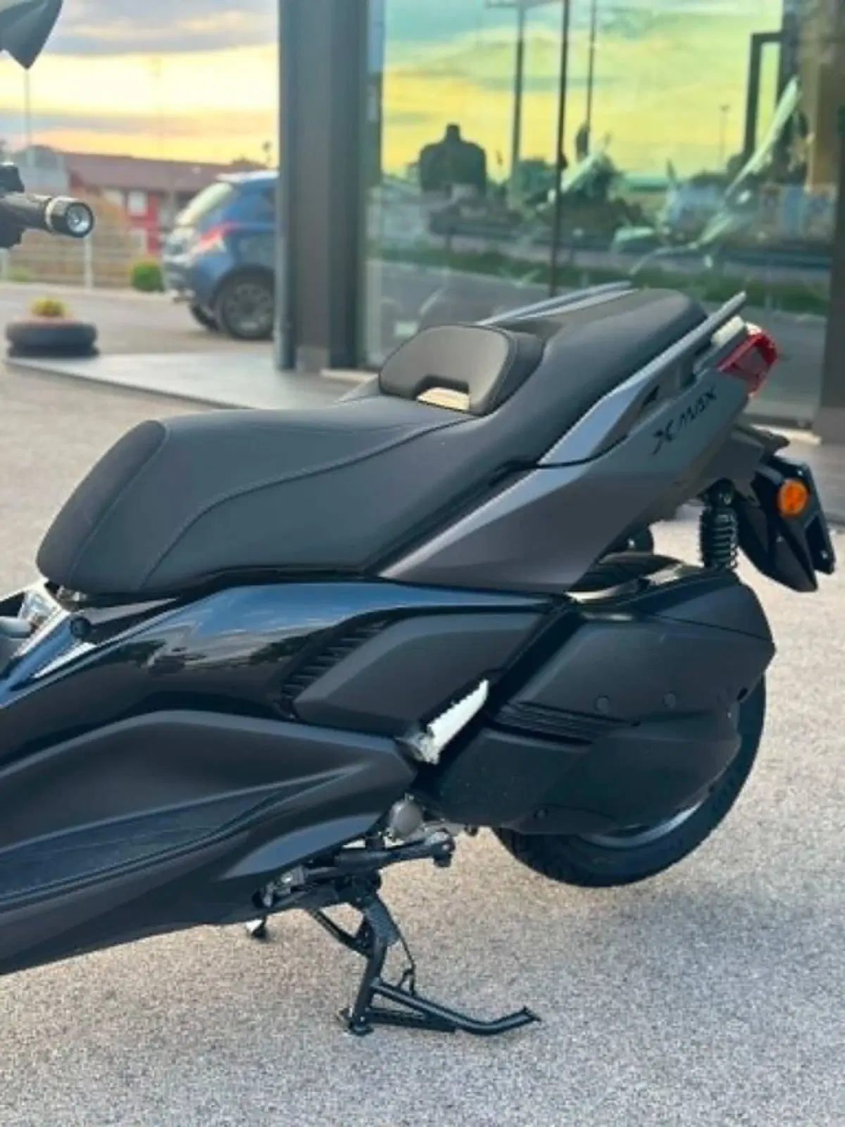 Yamaha X-Max 300 Tech Max (2025 - 26) (5)