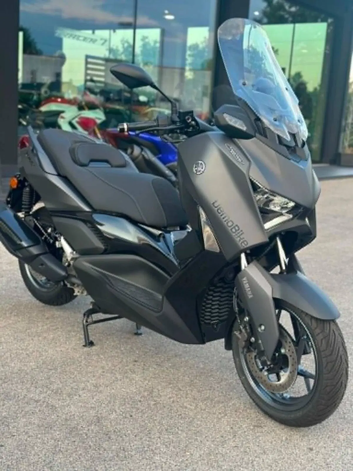 Yamaha X-Max 300 Tech Max (2025 - 26) (9)