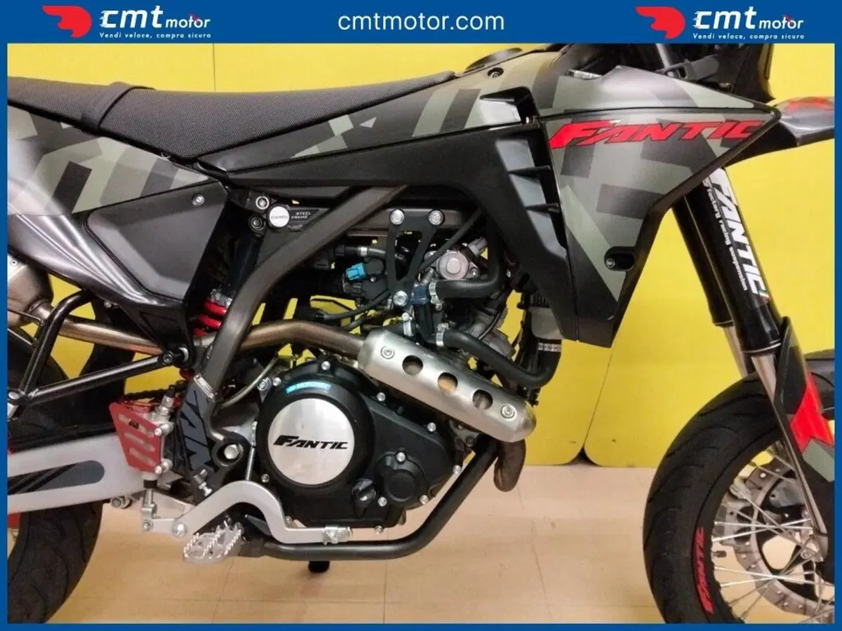 Fantic Motor XMF 125 Motard Performance 4T (2023 - 24) (7)