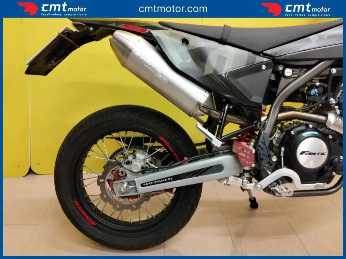 Fantic Motor XMF 125 Motard Performance 4T (2023 - 24) (8)