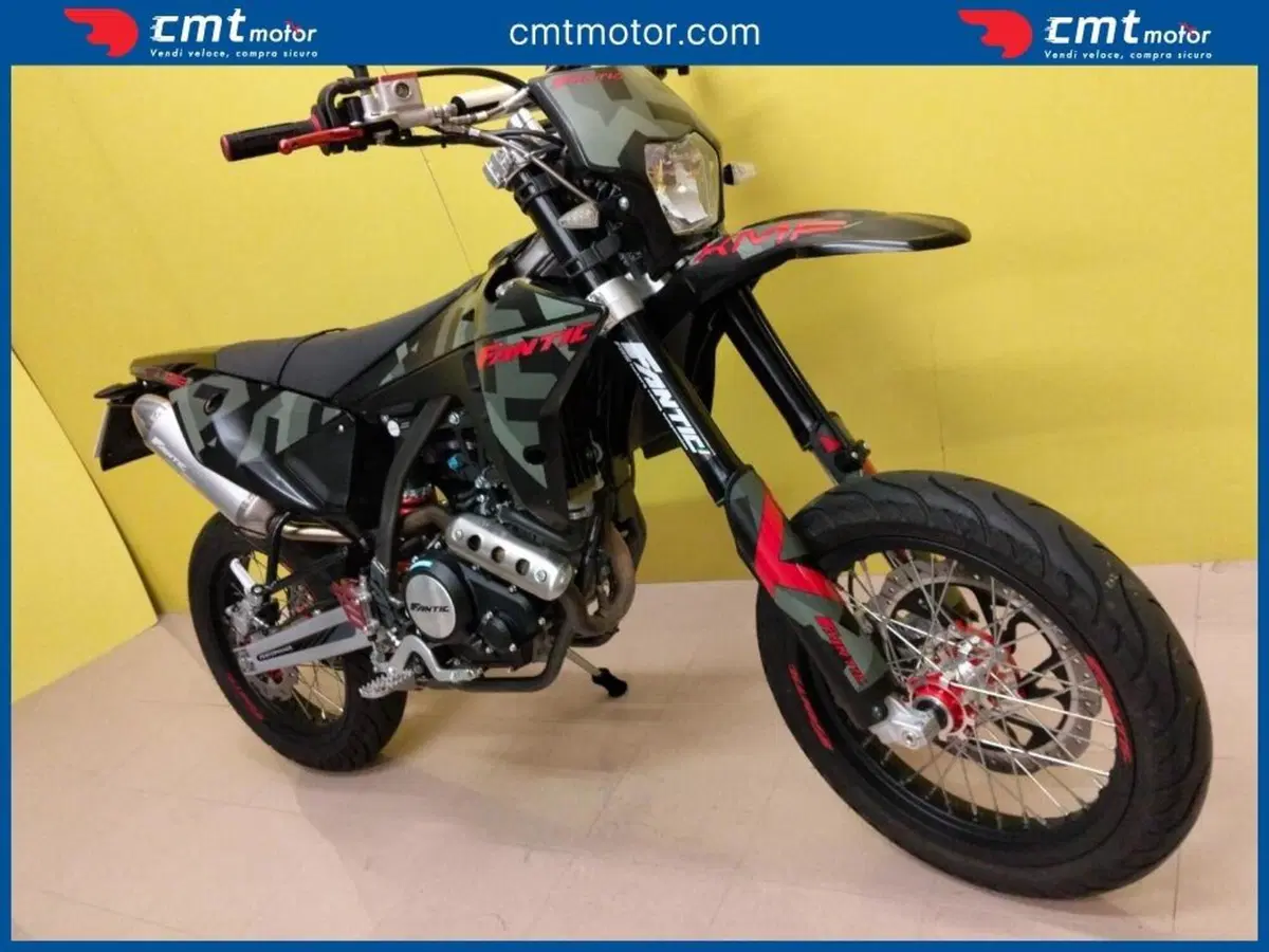 Fantic Motor XMF 125 Motard Performance 4T (2023 - 24) (10)