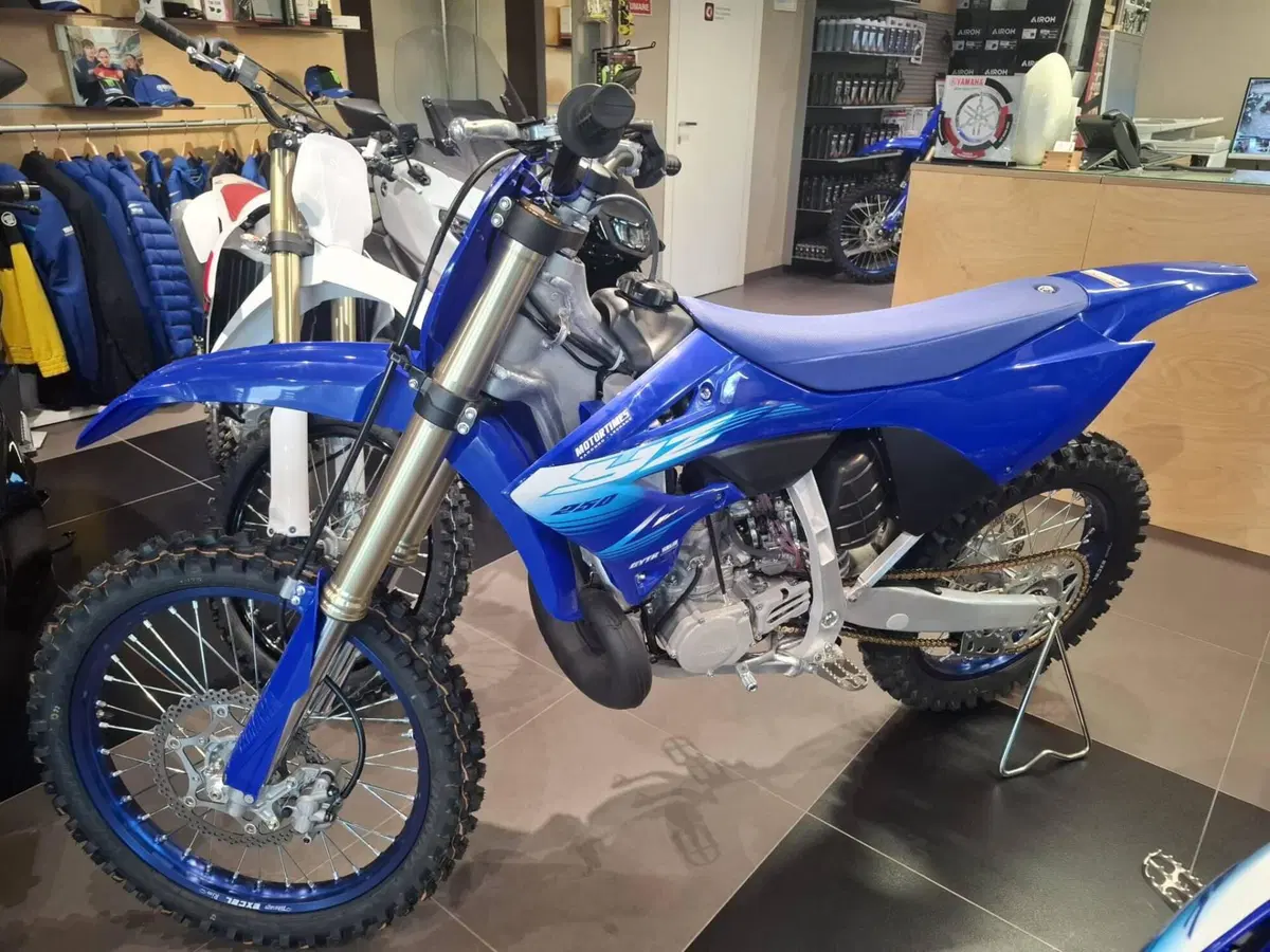 Yamaha YZ 250 (2027) (2)