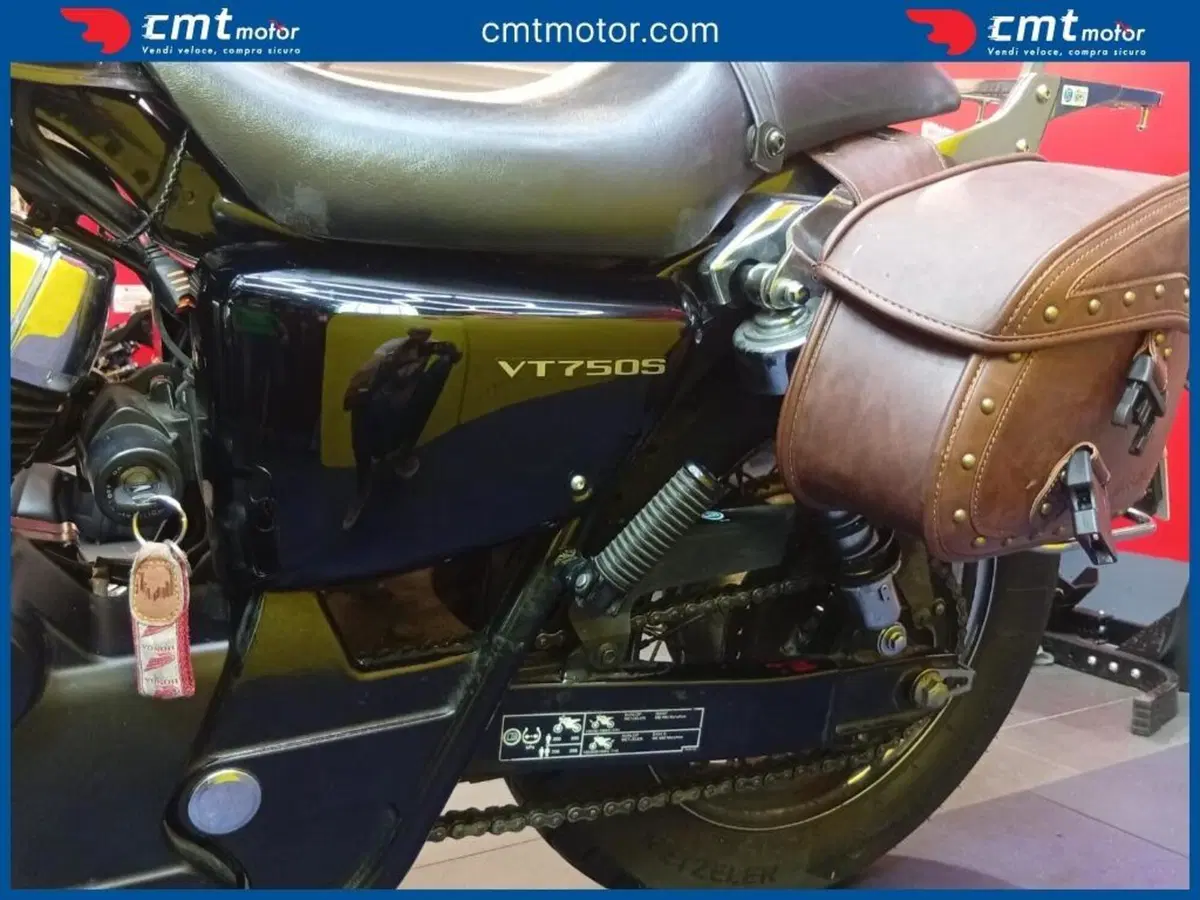 Honda VT 750S Shadow Black Spirit (11)