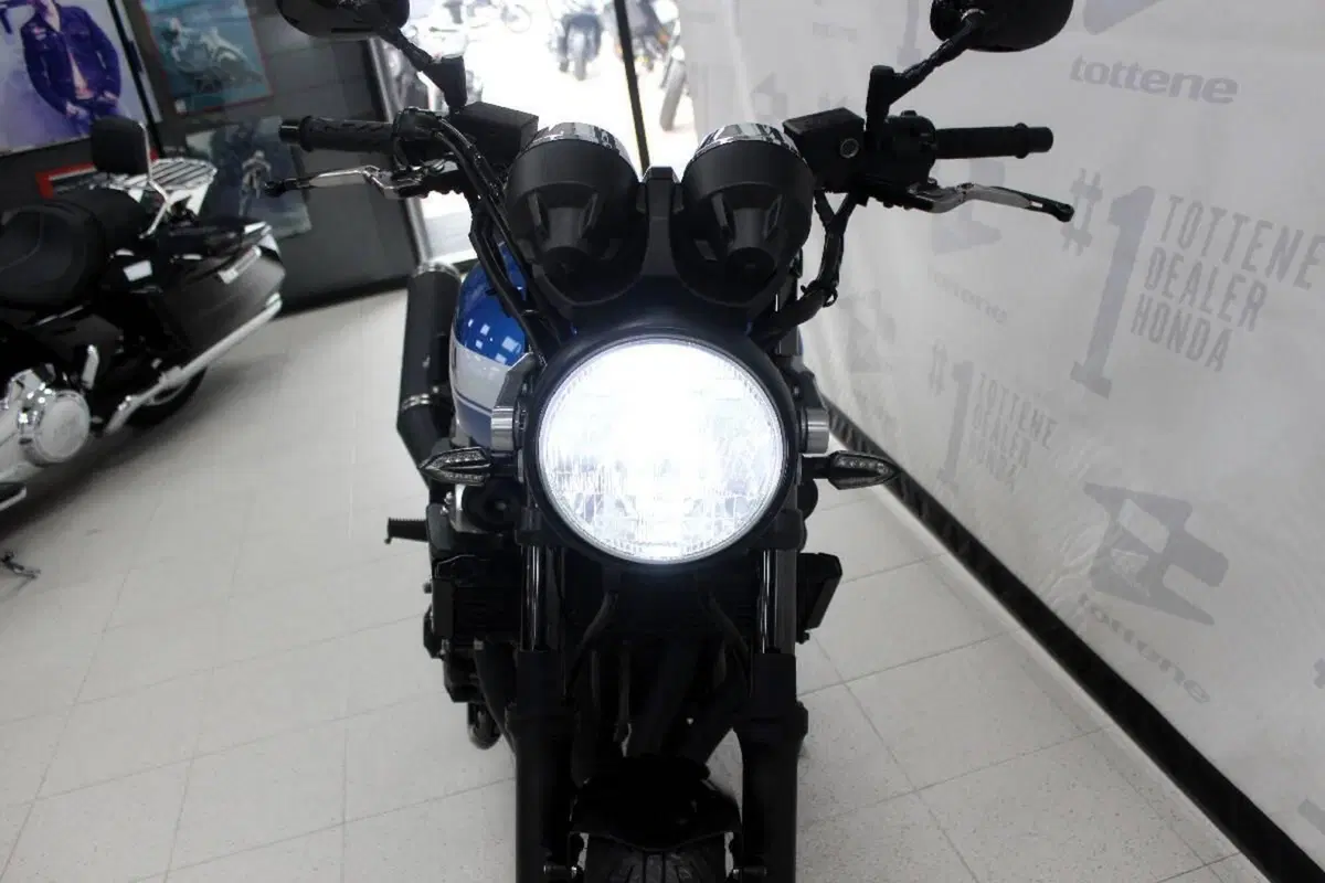 Yamaha XJR 1300 (2015 - 17) (4)