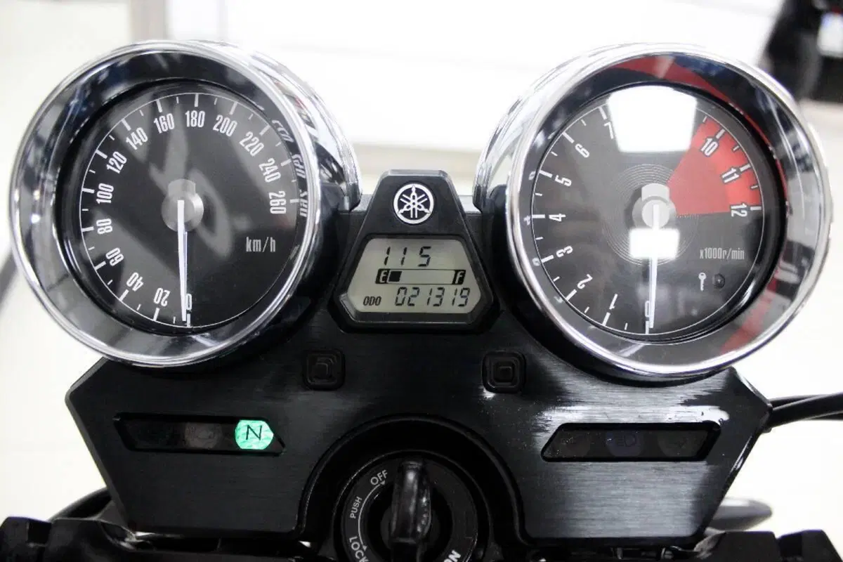 Yamaha XJR 1300 (2015 - 17) (7)