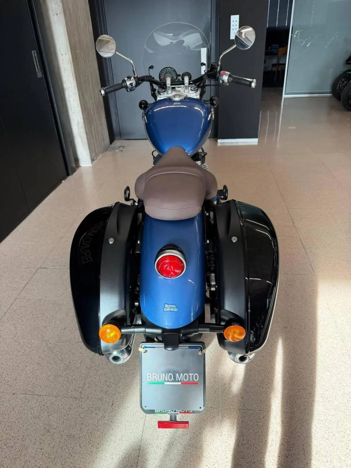 Royal Enfield Super Meteor 650 (2023 - 26) (3)