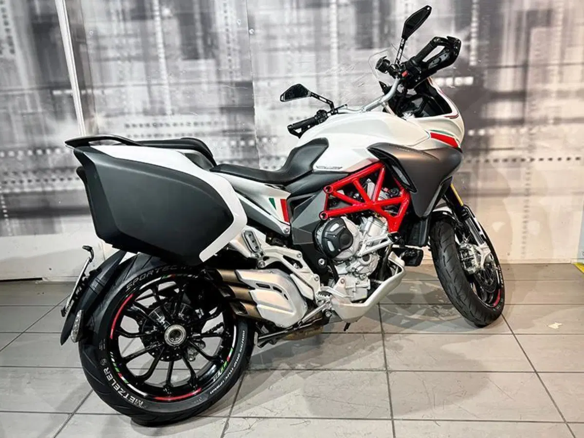 MV Agusta Turismo Veloce 800 Lusso (2014 - 16) (5)