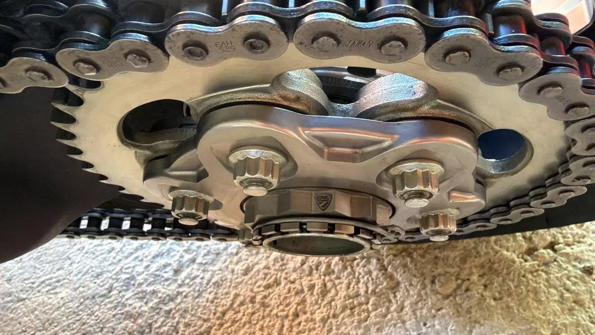 Ducati Streetfighter V4 S (2023 - 24) (17)