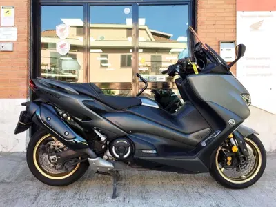 Yamaha T-Max 560 Tech Max (2021) usata