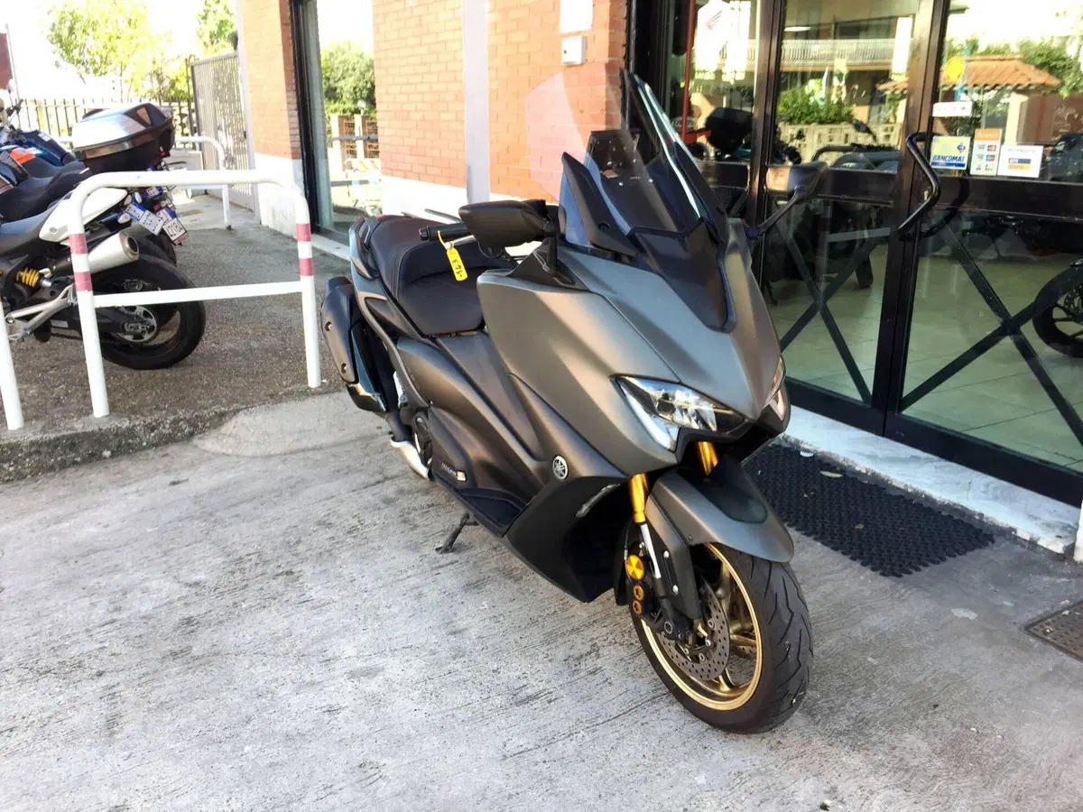 Yamaha T-Max 560 Tech Max (2021) (2)