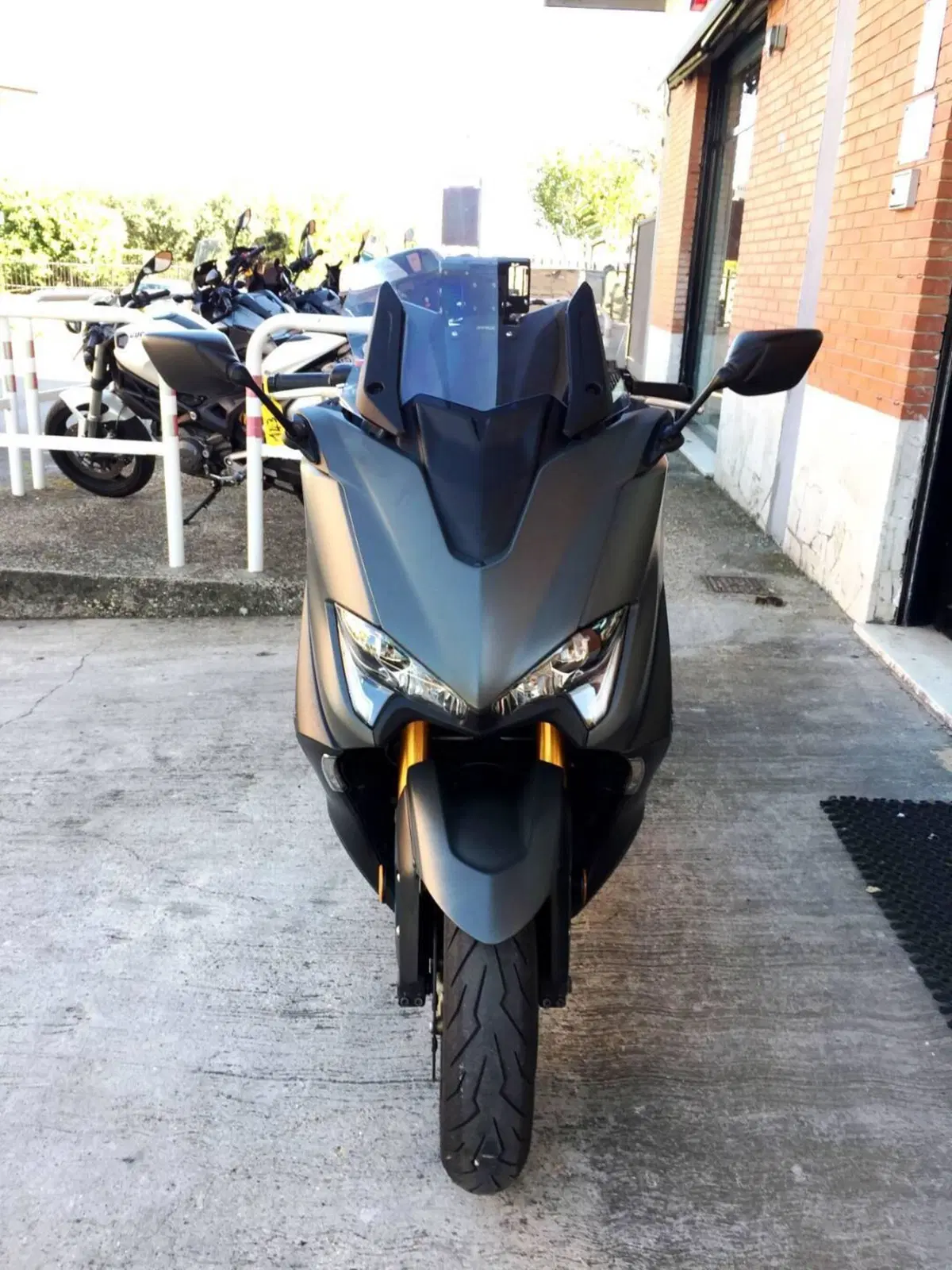 Yamaha T-Max 560 Tech Max (2021) (3)