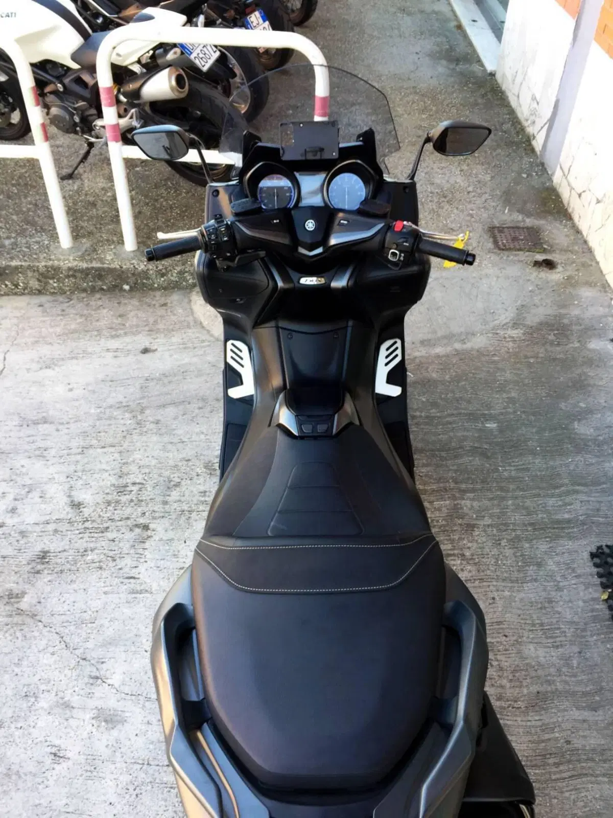 Yamaha T-Max 560 Tech Max (2021) (9)
