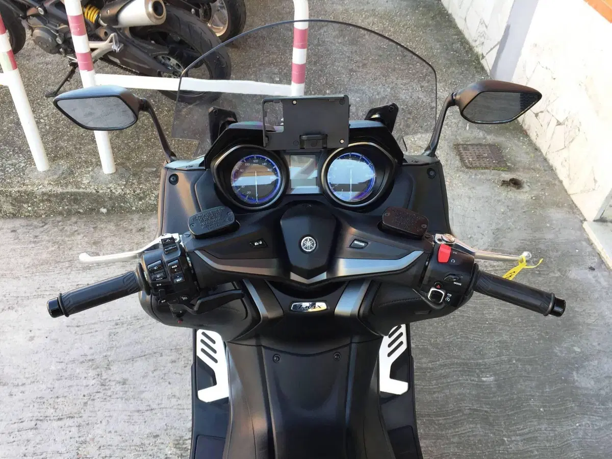 Yamaha T-Max 560 Tech Max (2021) (10)