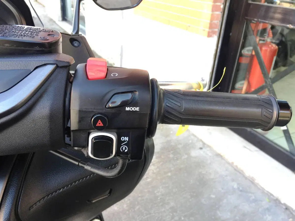 Yamaha T-Max 560 Tech Max (2021) (13)