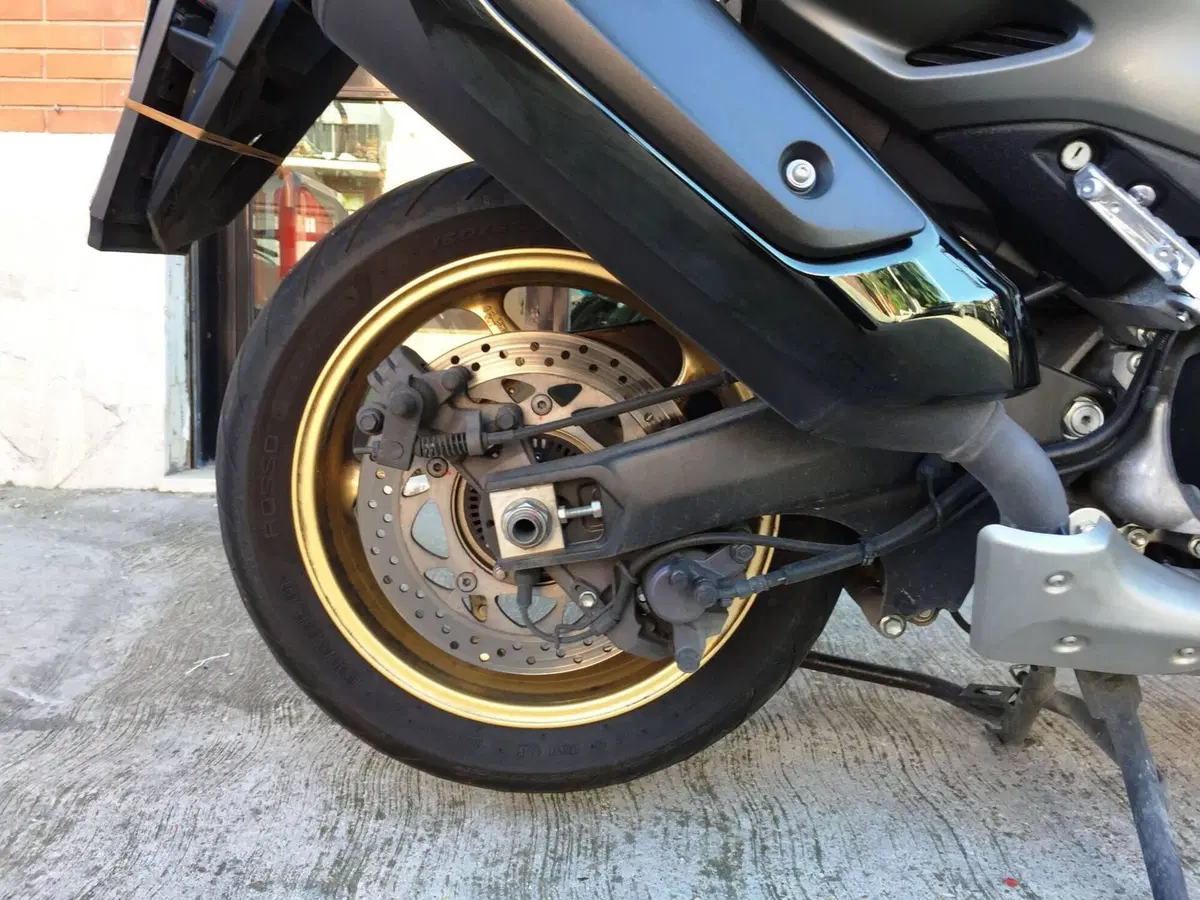 Yamaha T-Max 560 Tech Max (2021) (14)