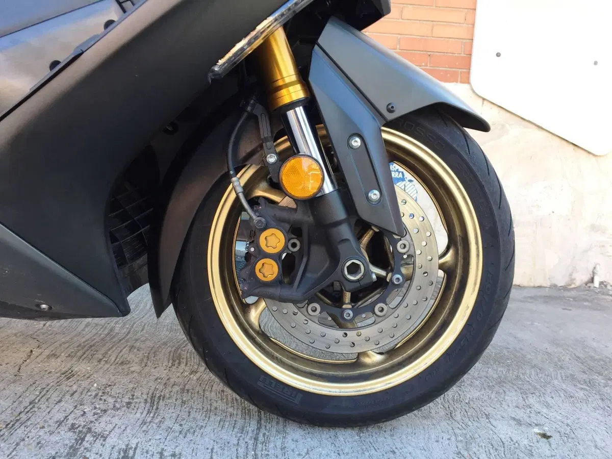 Yamaha T-Max 560 Tech Max (2021) (16)