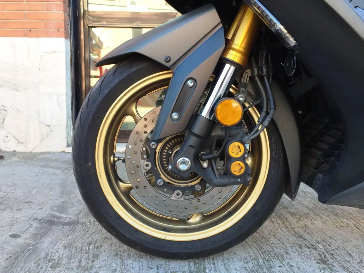 Yamaha T-Max 560 Tech Max (2021) (17)