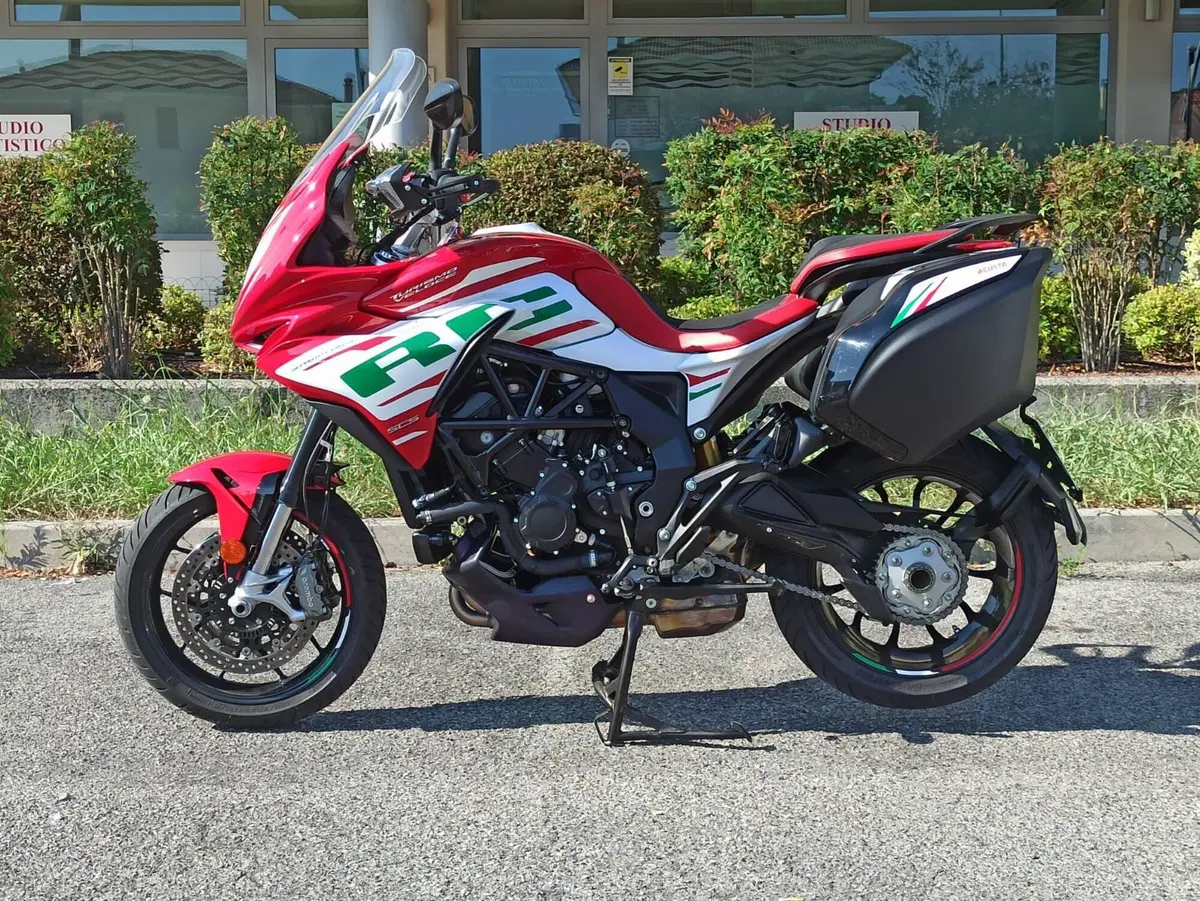 MV Agusta Turismo Veloce 800 RC SCS (2022 - 26) (2)