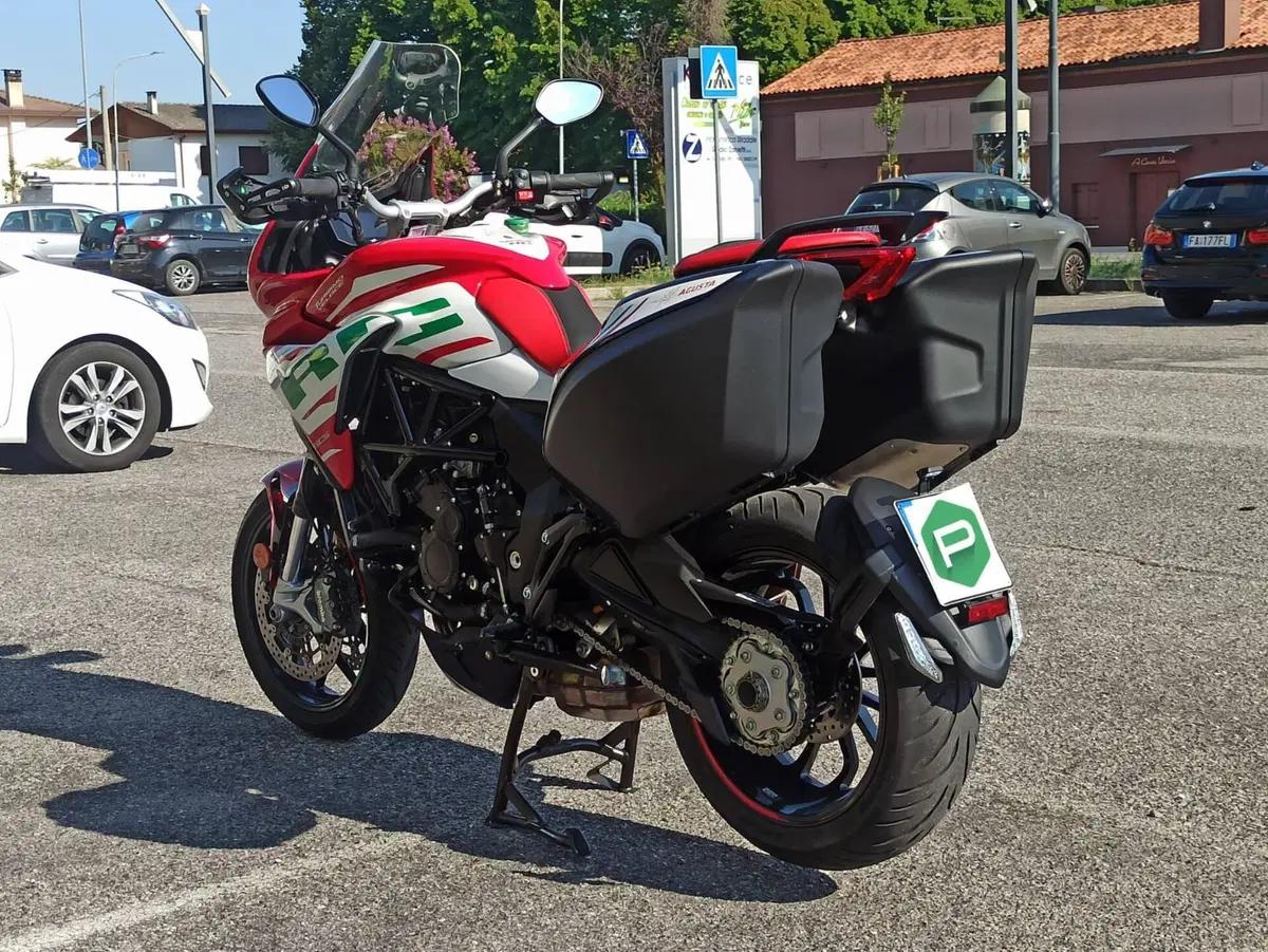 MV Agusta Turismo Veloce 800 RC SCS (2022 - 26) (3)