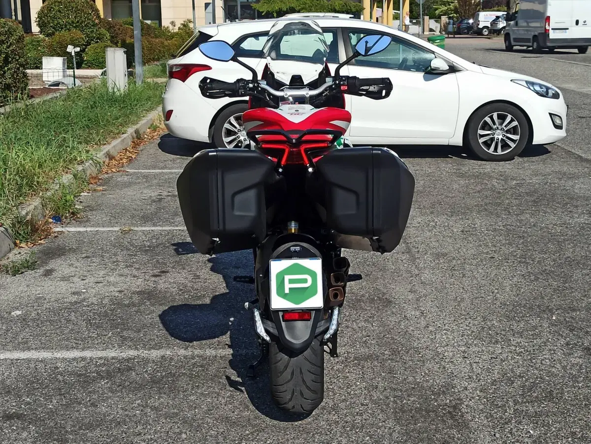 MV Agusta Turismo Veloce 800 RC SCS (2022 - 26) (4)