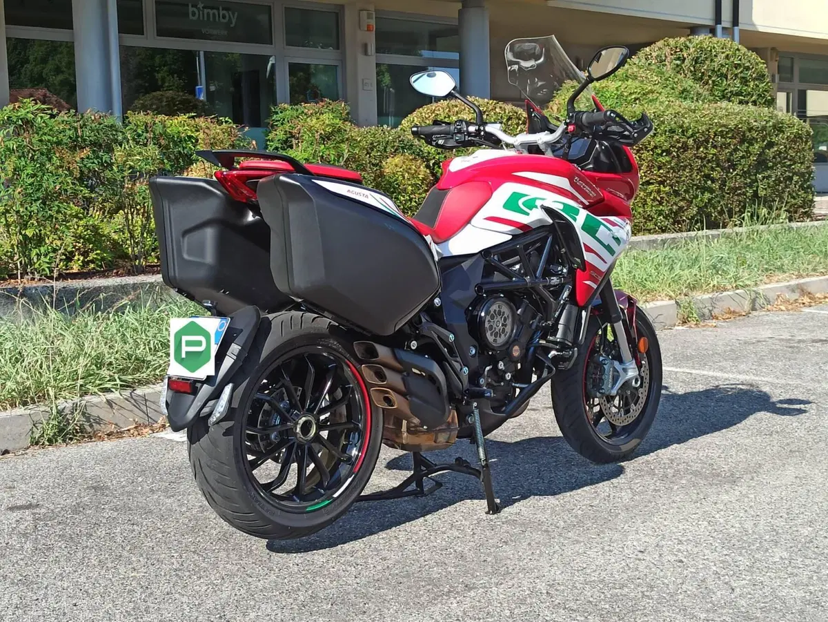 MV Agusta Turismo Veloce 800 RC SCS (2022 - 26) (5)