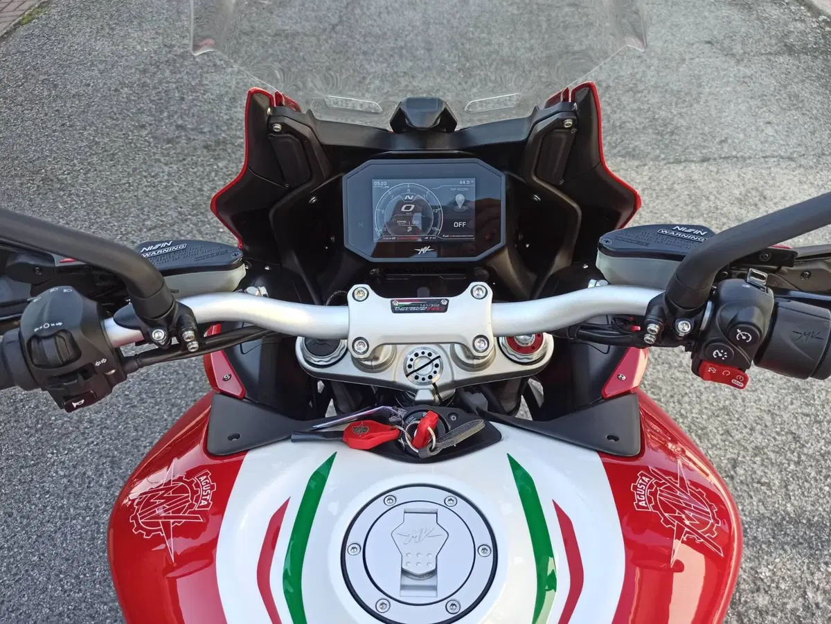 MV Agusta Turismo Veloce 800 RC SCS (2022 - 26) (11)