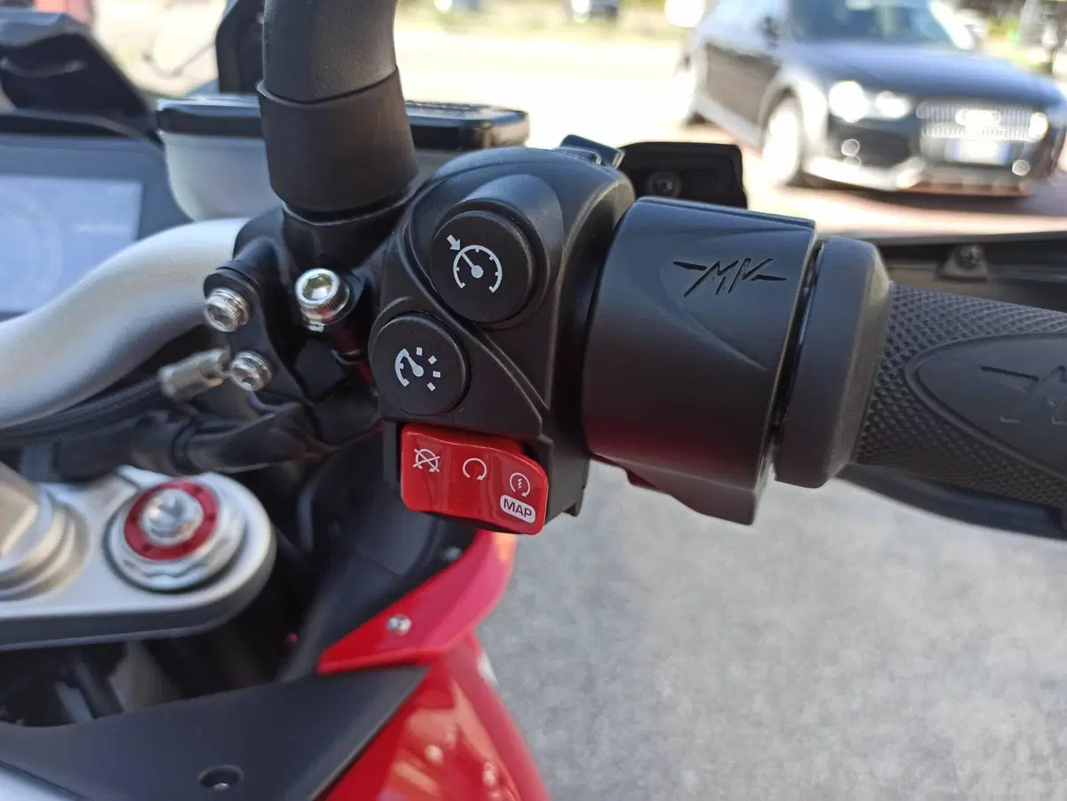 MV Agusta Turismo Veloce 800 RC SCS (2022 - 26) (13)