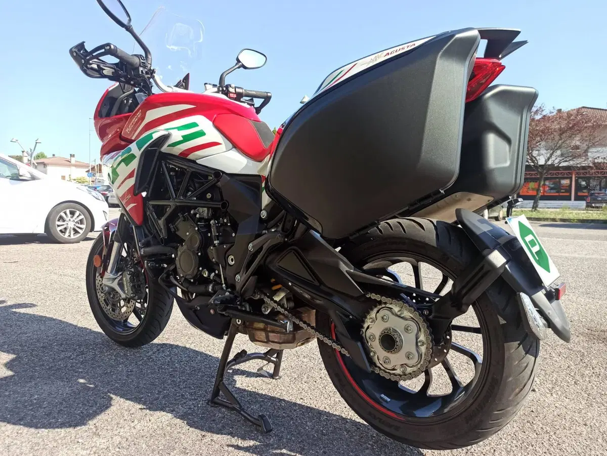 MV Agusta Turismo Veloce 800 RC SCS (2022 - 26) (17)