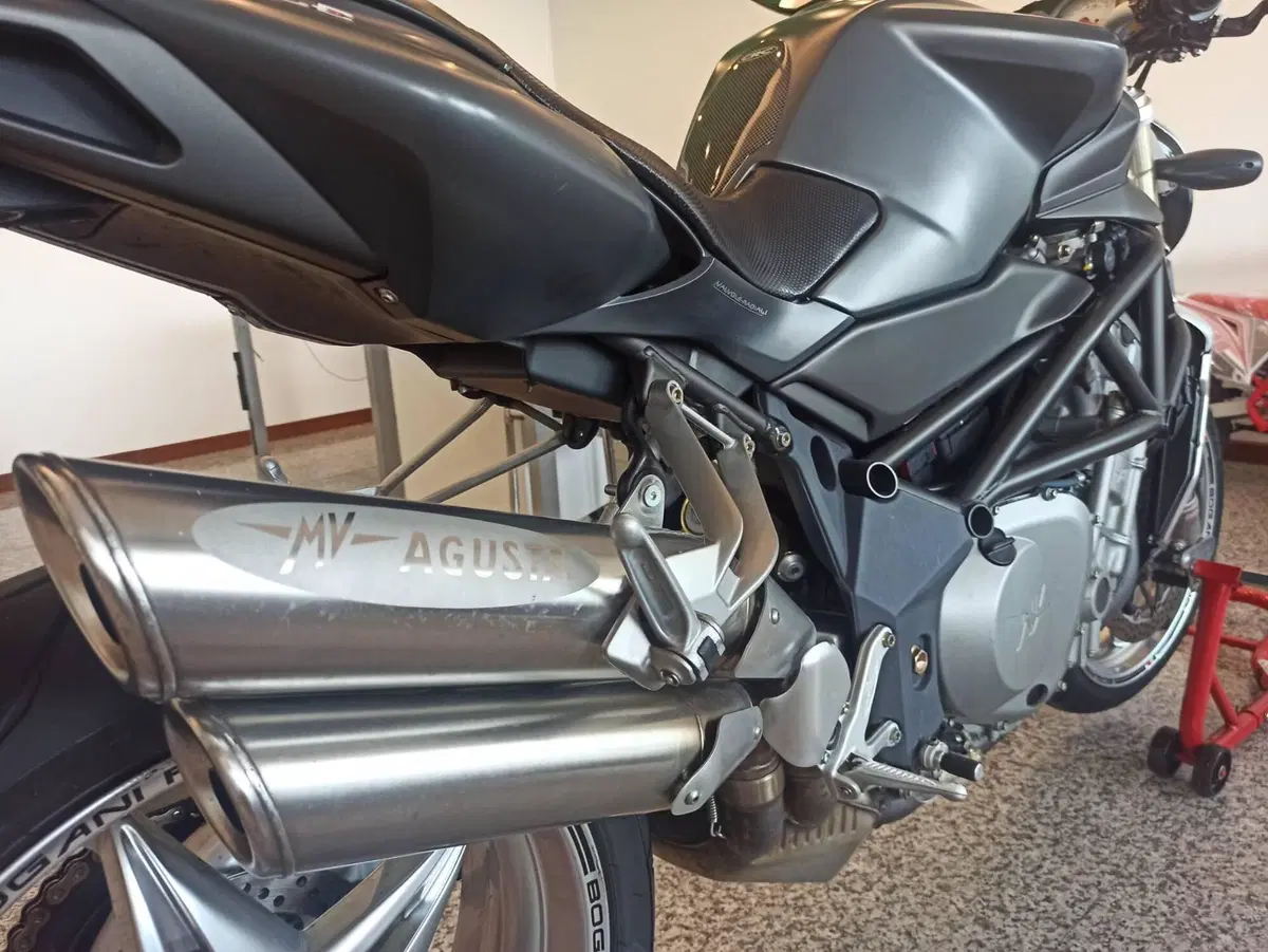MV Agusta Brutale 750 S (2002 - 06) (11)