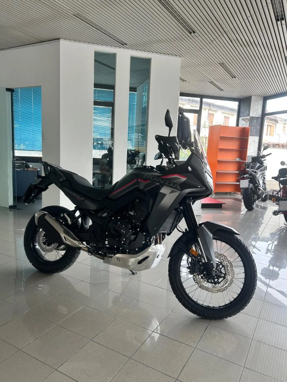 Honda Transalp XL750 (2026) (4)
