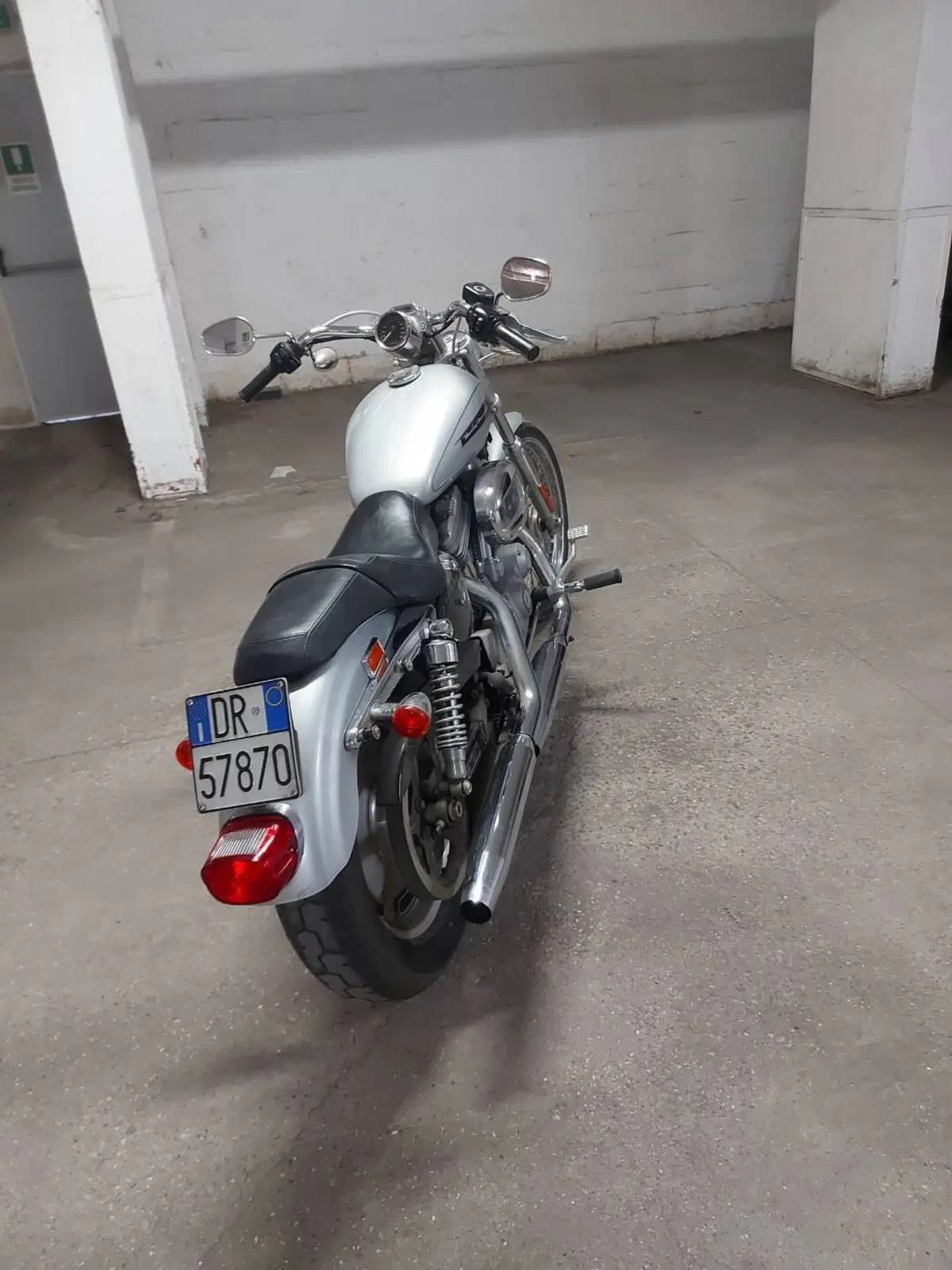 Harley-Davidson 883 Custom (2008 - 12) - XL 883C (3)