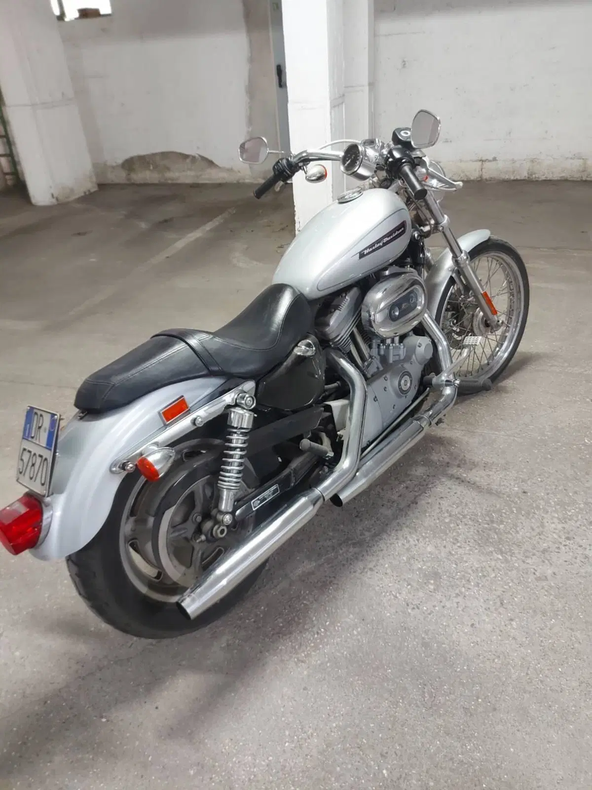 Harley-Davidson 883 Custom (2008 - 12) - XL 883C (2)