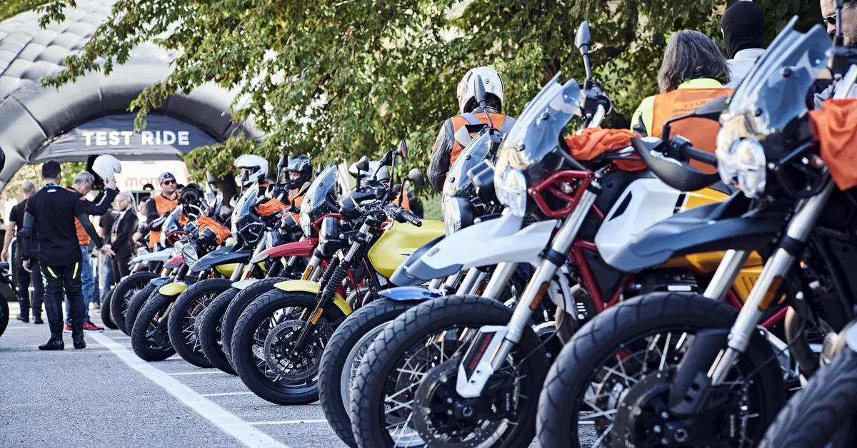 Aprilia e Moto Guzzi portano le moto a Eternal City a Roma per la prova gratuita