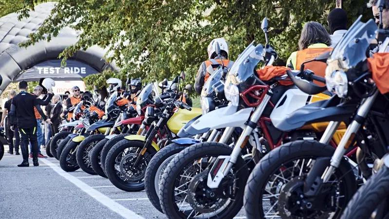 Aprilia e Moto Guzzi portano le moto a Eternal City a Roma per la prova gratuita