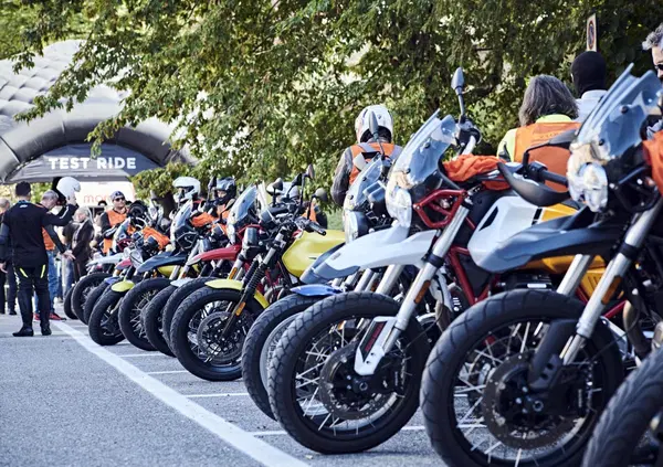 Aprilia e Moto Guzzi portano le moto a Eternal City a Roma per la prova gratuita