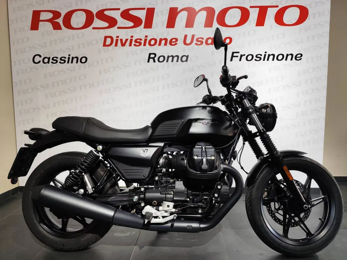 Moto Guzzi V7 Stone (2025 - 26)