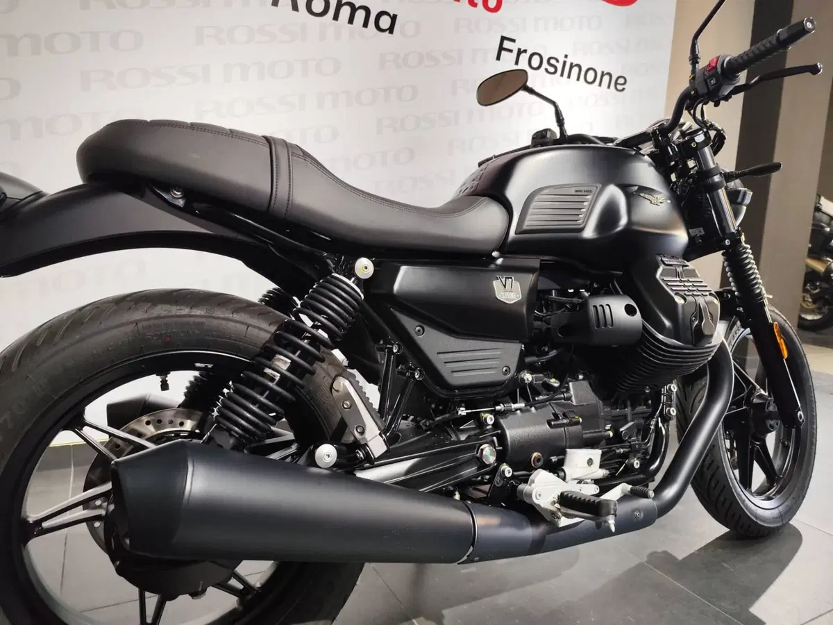 Moto Guzzi V7 Stone (2025 - 26) (3)