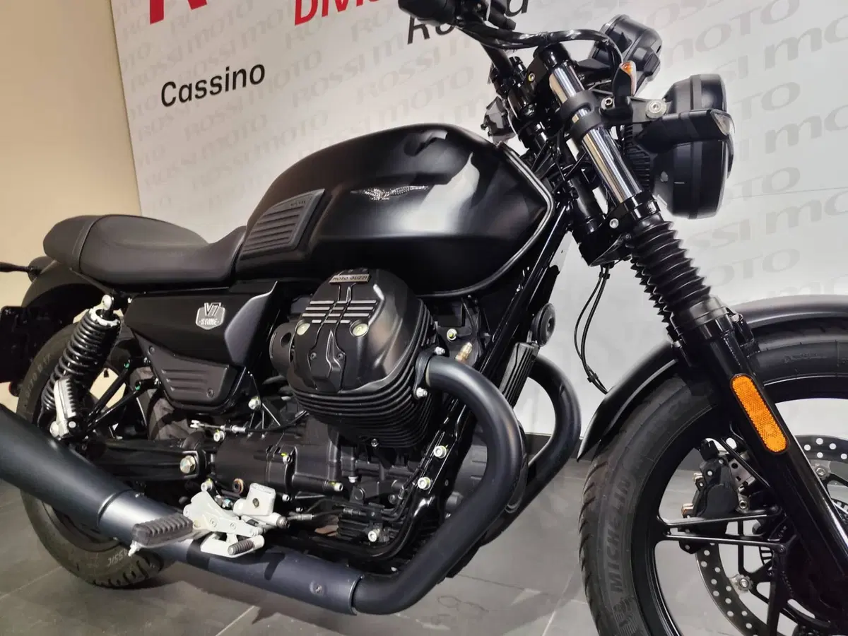 Moto Guzzi V7 Stone (2025 - 26) (4)