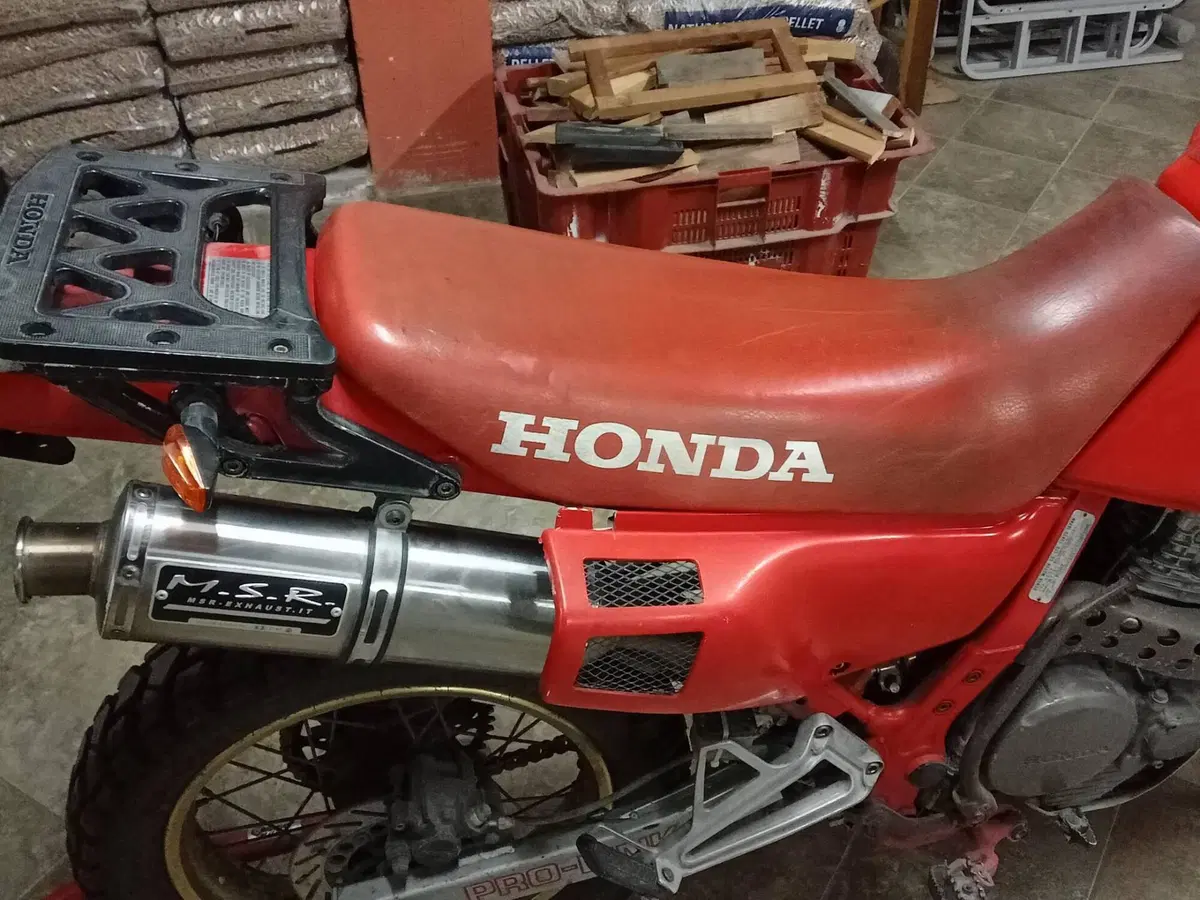 Honda NX 650 Dominator (1988 - 90) (4)