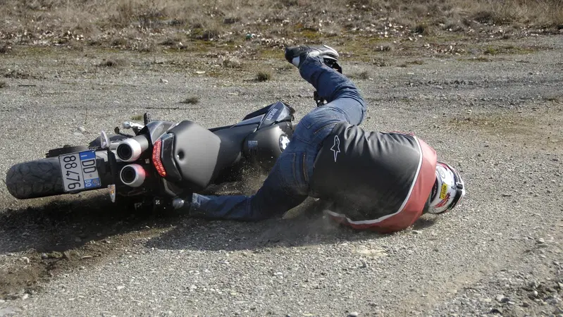 La protezione degli indumenti da moto è calata negli anni