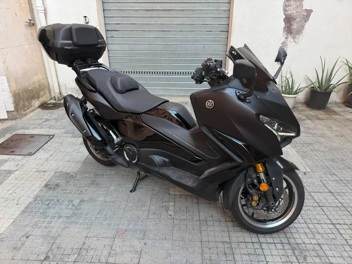 Yamaha T-Max 560 Tech Max (2025 - 26)