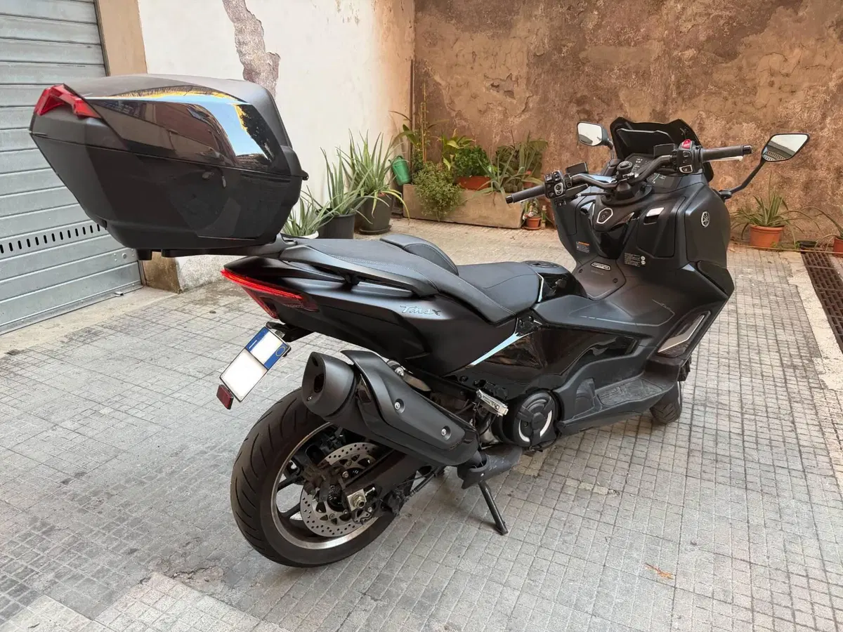 Yamaha T-Max 560 Tech Max (2025 - 26) (2)