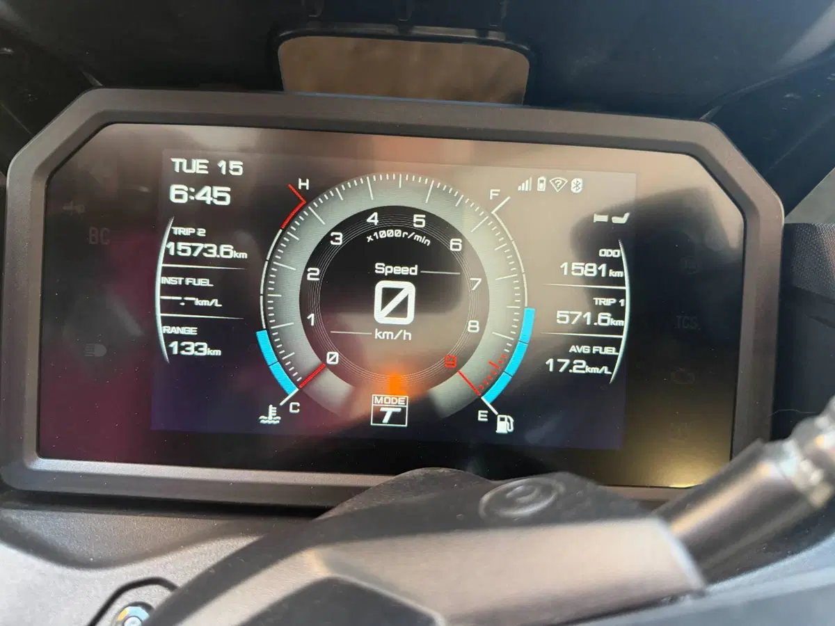 Yamaha T-Max 560 Tech Max (2025 - 26) (5)