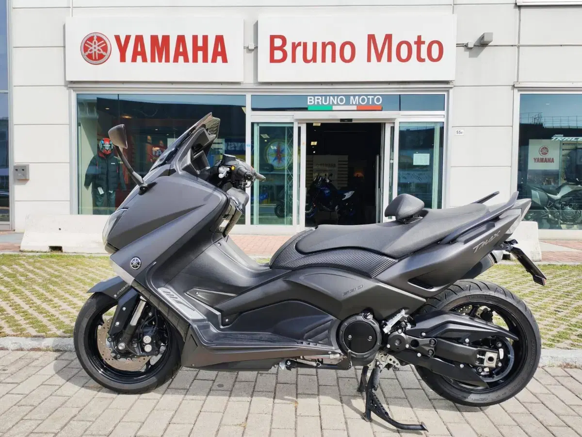 Yamaha T-Max 530 (2015 - 16) (2)