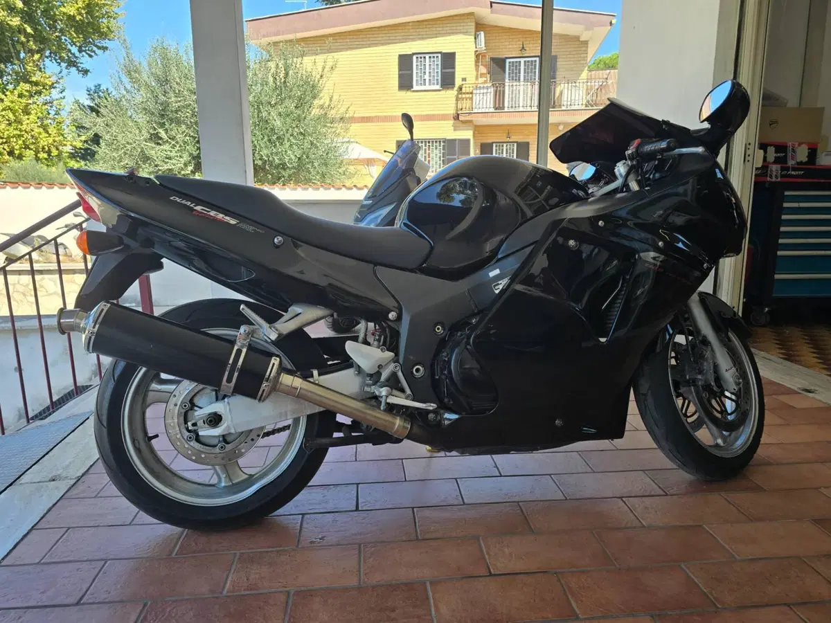 Honda CBR 1100 XX Superblackbird (1996 - 98) (3)